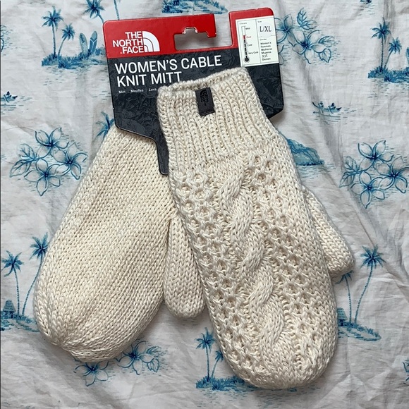 The North Face Accessories - The North Face Womens Cable Knit Mitt